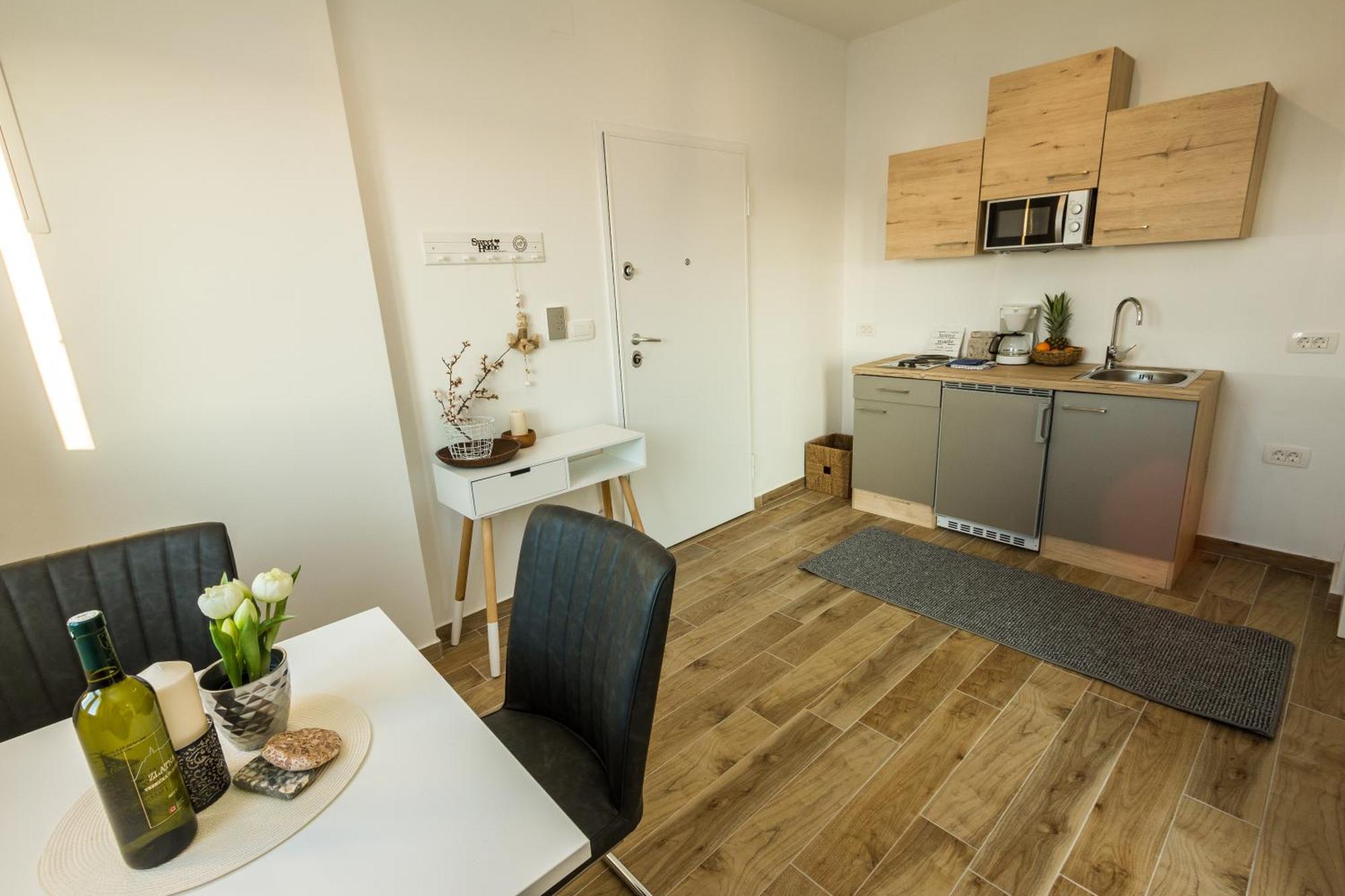 2Bfree Apartments Stinica Exterior foto